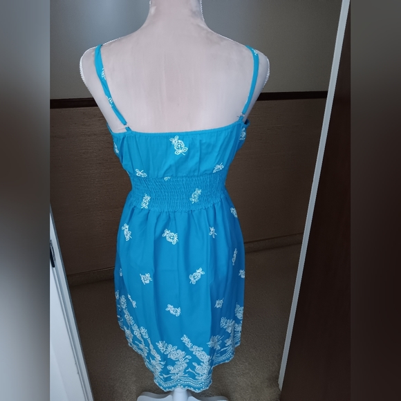 She’s Cool~ Bright Blue White Embroidered Boho Midi Sundress NWOT (Juniors L) - Picture 2 of 14